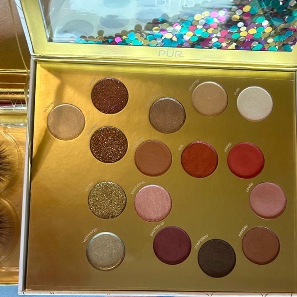 NWT Pur Celebrate “Love Your Selfie” Sweet 16 Makeup Kit - Picture 3 of 8